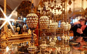 سرقت اشیای قیمتی از موزه به سبک فیلم‌های هالیوودی