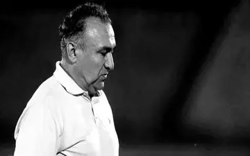 پیکر نادر دست نشان در آرامگاه سید ملال قائمشهر آرام گرفت