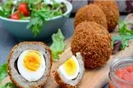 طرز تهیه تخم‌ مرغ اسکاتلندی با لایه‌ای از گوشت و طعمی عالی