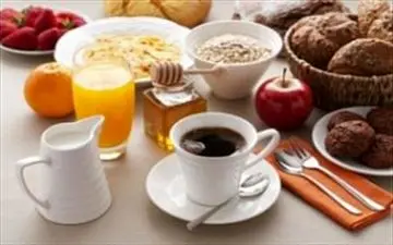 
صبحانه با طعم چسب آهن / درست کردن صبحانه با چشمان خواب آلود مرد جوان را به کلانتری کشاند