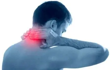 این عوامل باعث گردن درد می‌شوند!