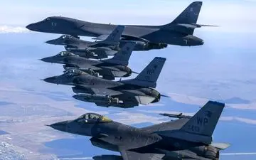 پرواز بمب افکن‌های اتمی آمریکا در واکنش به آزمایش موشکی کره شمالی
