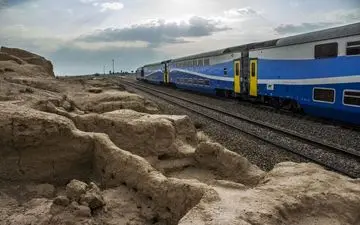 طوفان گرد و خاک قطار مشهد - سرخس را متوقف کرد