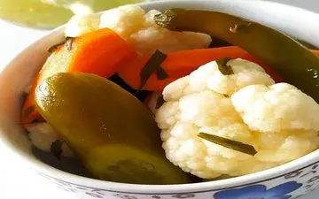 گل کلم شور به روش مجلسی و با طعمی بی نظیر رو این طوری درست کن