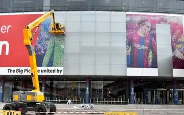 تصاویری از خشم بارسایی‌ها علیه مسی/ بنرهای لئو سریع حذف شد!