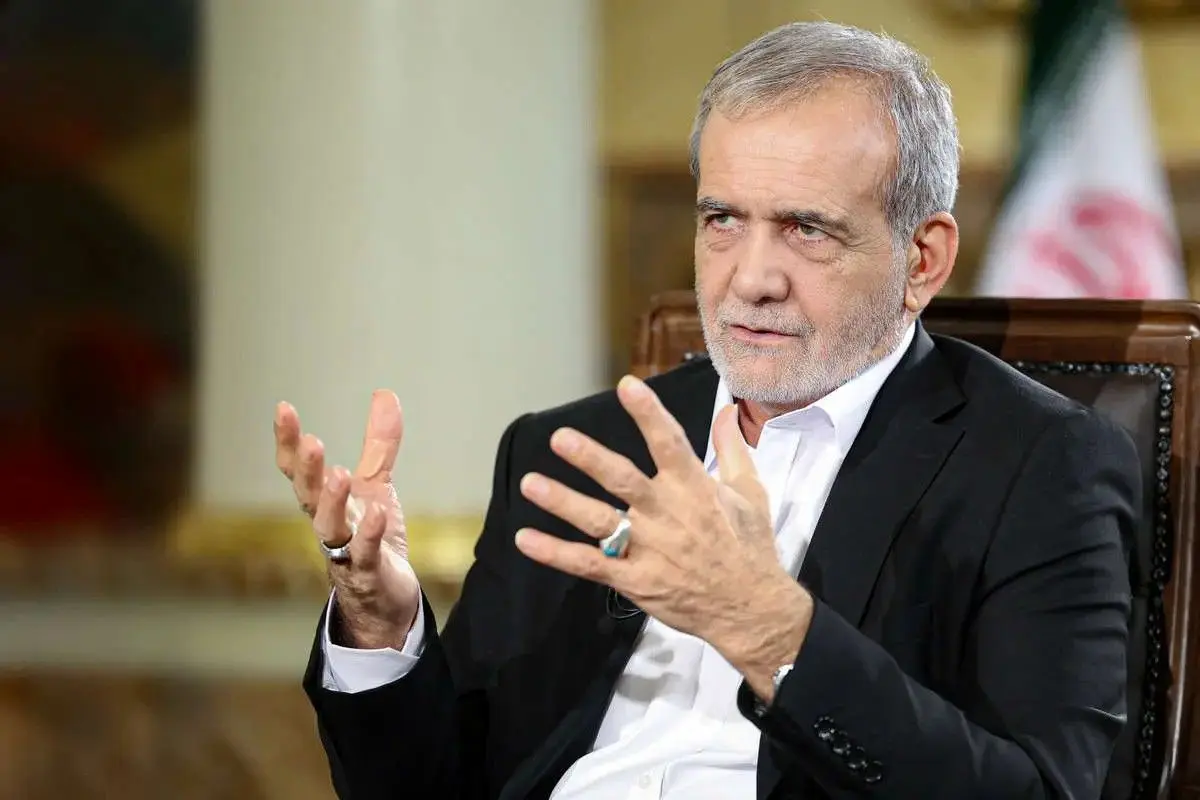 آنان که از خارج کشور پمپاژ ناامیدی میکنند خودفروختهاند