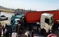 تصادف خونین تریلر و کامیون در محور مهران - ایلام

