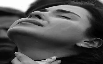 14 فایده گریه کردن برای بدن که نمی دانید