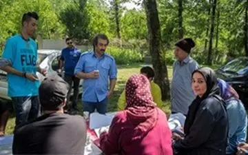  عکسی از خانواده نقی معمولی روی نفربر زرهی