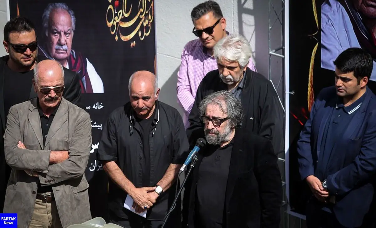 اظهارات تند پرویز پرستویی علیه مهران مدیری در تشییع جنازه ملک مطیعی+عکس و فیلم