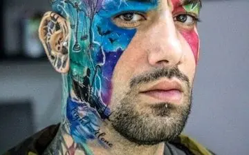 عجیب؛ امیر تتلو بدون تتوهای صورتش در حرم امام رضا (ع) + ویدئو