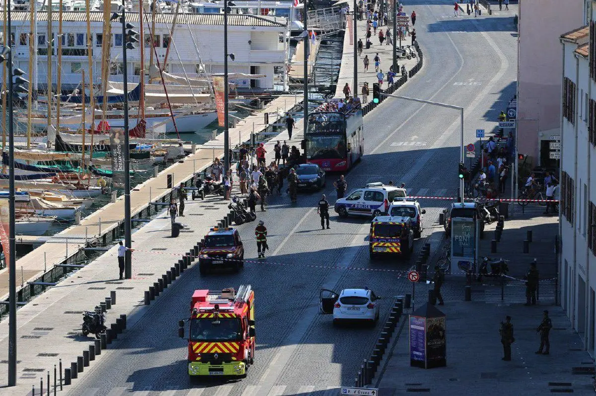  ورود یک خودرو به ایستگاه اتوبوسی در مارسی یک کشته برجای گذاشت