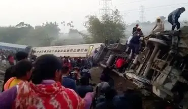  9 کشته بر اثر از ریل خارج شدن یک قطار مسافربری در هند