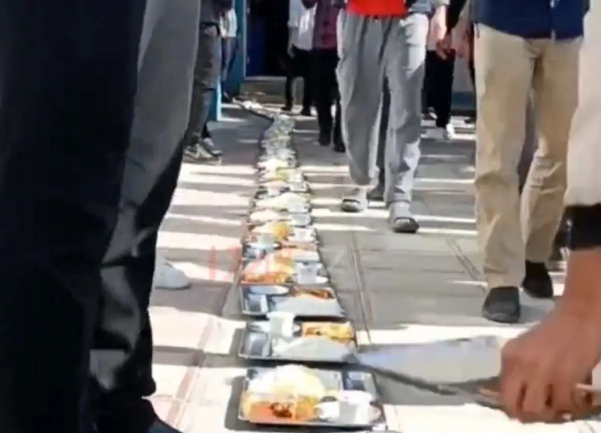 اعتصاب غذای دانشجویان فرهنگیان زنجان پس از پیدا شدن شپش در غذا!