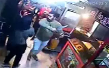 حمله اوباش با شمشیر به یک ساندویچی در آبادان