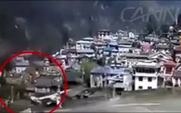  لحظه برخورد مرگ‌بار هواپیما و هلیکوپتر در فرودگاه اورست