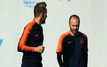  راکیتیچ: امیدوارم اینیستا در بارسلونا باقی بماند 