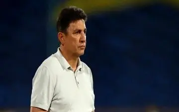 سرمربی گل گهر فقط روی سکو و محروم از حضور در رختکن
