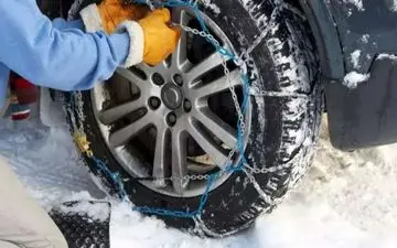  راهنمای کاربردی برای روزهای برفی: زنجیر چرخ را به این شیوه ببندید