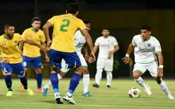  لیگ برتر فوتبال / جشنواره گل سپاهان مقابل سپیدرود در بازی جنجالی/ فرار صنعت نفت از شکست در دقایق پایانی 