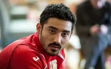 ژست رضا قوچان نژاد با لباس تیم جدیدش 