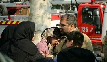 گریه های دختر در آغوش پدر فداکارش روبروی پلاسکو