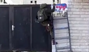 ناتوانی سرباز صهیونیست در بالا رفتن از دیواری کوتاه +فیلم 