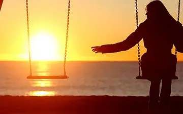 سارینا از دست مادر وسواسش از خانه فرار کرد!

