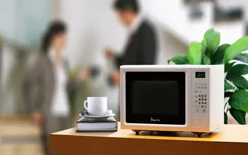 خطرات ایستادن کنار مایکروویو