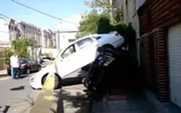  لحظه تصادف عجیب آزرا با رانا که سوژه شبکه‌های اجتماعی شد