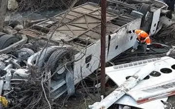 علت اصلی واژگونی اتوبوس در اصفهان، خواب آلودگی راننده بوده است