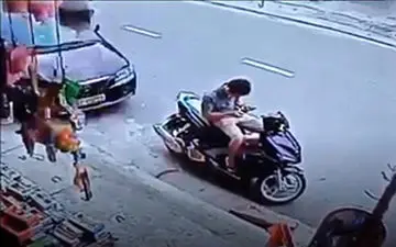 تصادف ناگهانی موتورسوار حین استراحت