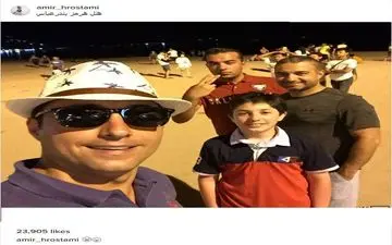 سلفی امیرحسین رستمی با پوششی متفاوت در بندرعباس (عکس)