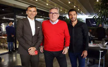 آب پاکی پروفسور روی دست شاگردان