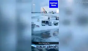 سرسره بازی با ماشین در فرودگاه یخ زده ایرلند + فیلم