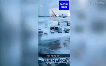 سرسره بازی با ماشین در فرودگاه یخ زده ایرلند + فیلم