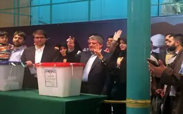 حضور خانواده محسن هاشمی در جماران/ ببینید