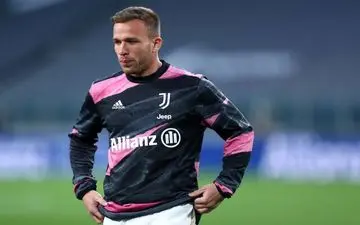 هافبک برزیلی یوونتوس ۳ ماه خانه نشین شد