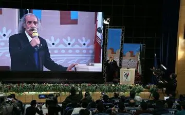 اسنفدیار قره‌باغی: در آب‌های خلیج فارس سرود ضد آمریکایی خواندم 