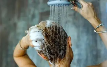 در تابستان هر چند وقت یک‌بار باید موها را شست؟