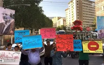 تجمع در منطقه ولنجک در اعتراض به خانه های میلیاردی برخی دولتی‌ها