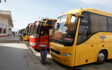 ‍ اتوبوس‌های بین شهری در کرمانشاه قبل از حرکت ضد عفونی می‌شوند