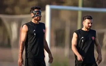 ناجی دفاع پرسپولیس با ماسک مقابل سپاهان