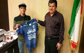  باشوغریبه کوچک در تمرین استقلال(عکس)