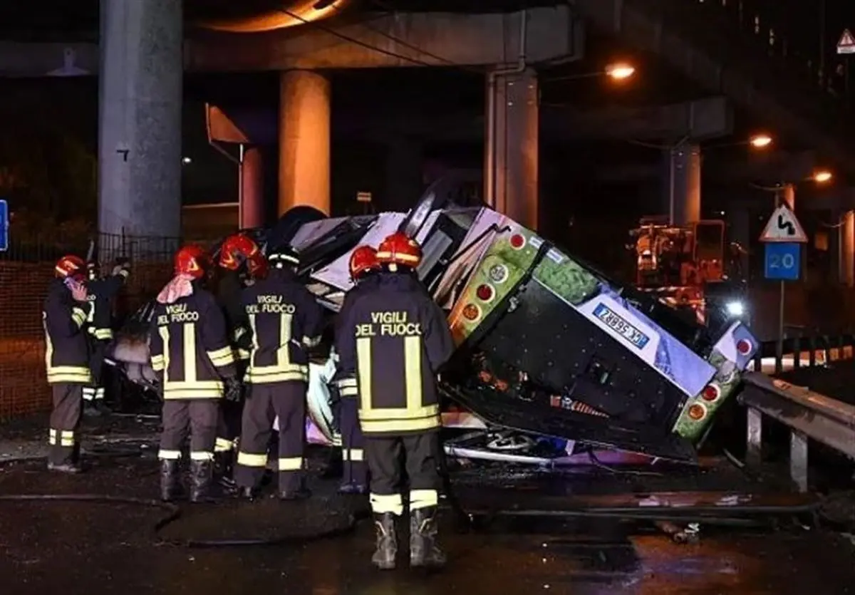  سقوط اتوبوس از روی پل ۲۱ کشته برجای گذاشت