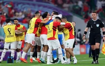 جام جهانی قطر| خوشحالی مراکشی‌ها بابت صعود با سجده شکر و پرچم فلسطین + عکس 