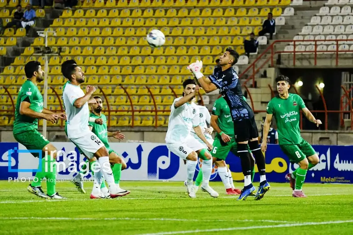 مربی تیم فوتبال شمس آذر: نحوه قضاوت بازی ما را به هم‌ ریخت