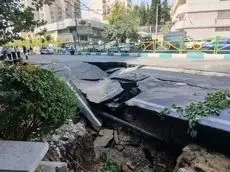 زمین در تهران دهان باز کرد؛ مینی‌بوس و دو وانت در دل خاک فرو رفتند+تصاویر