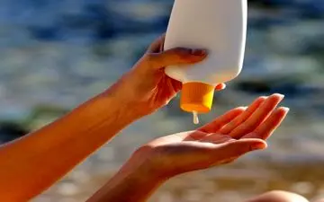 آیا ضد آفتاب پوست را روشن میکند؟ | چه کرم ضد آفتابی بخریم ؟

