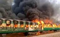 مردی در هند مسافران یک قطار را به آتش کشید + جزییات
